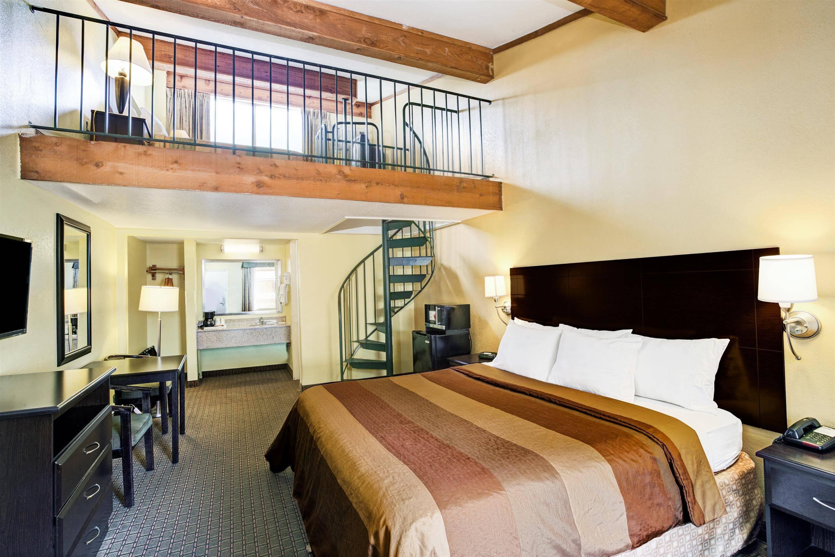 Days Inn & Suites By Wyndham Downtown Gatlinburg Parkway Kültér fotó