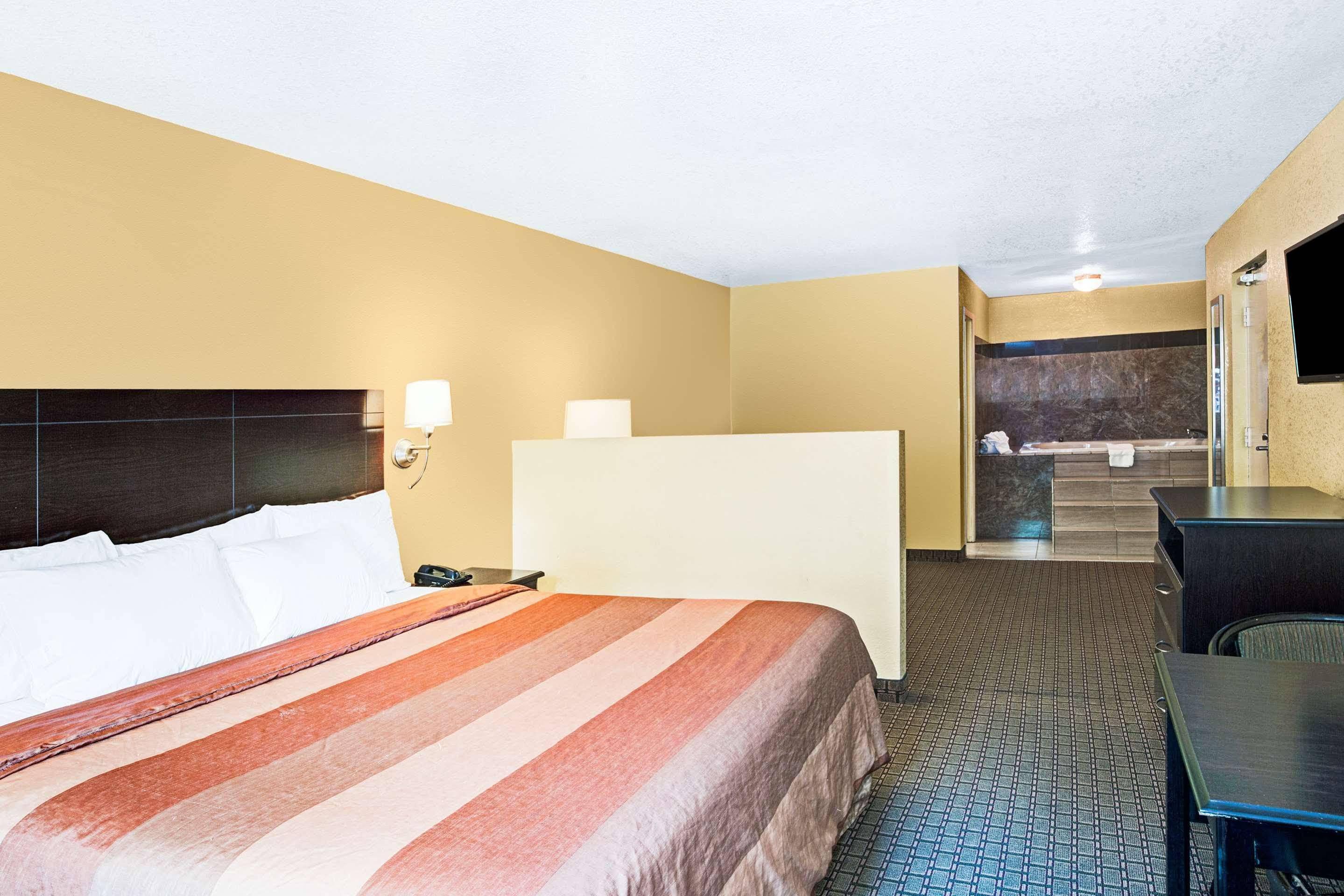 Days Inn & Suites By Wyndham Downtown Gatlinburg Parkway Kültér fotó