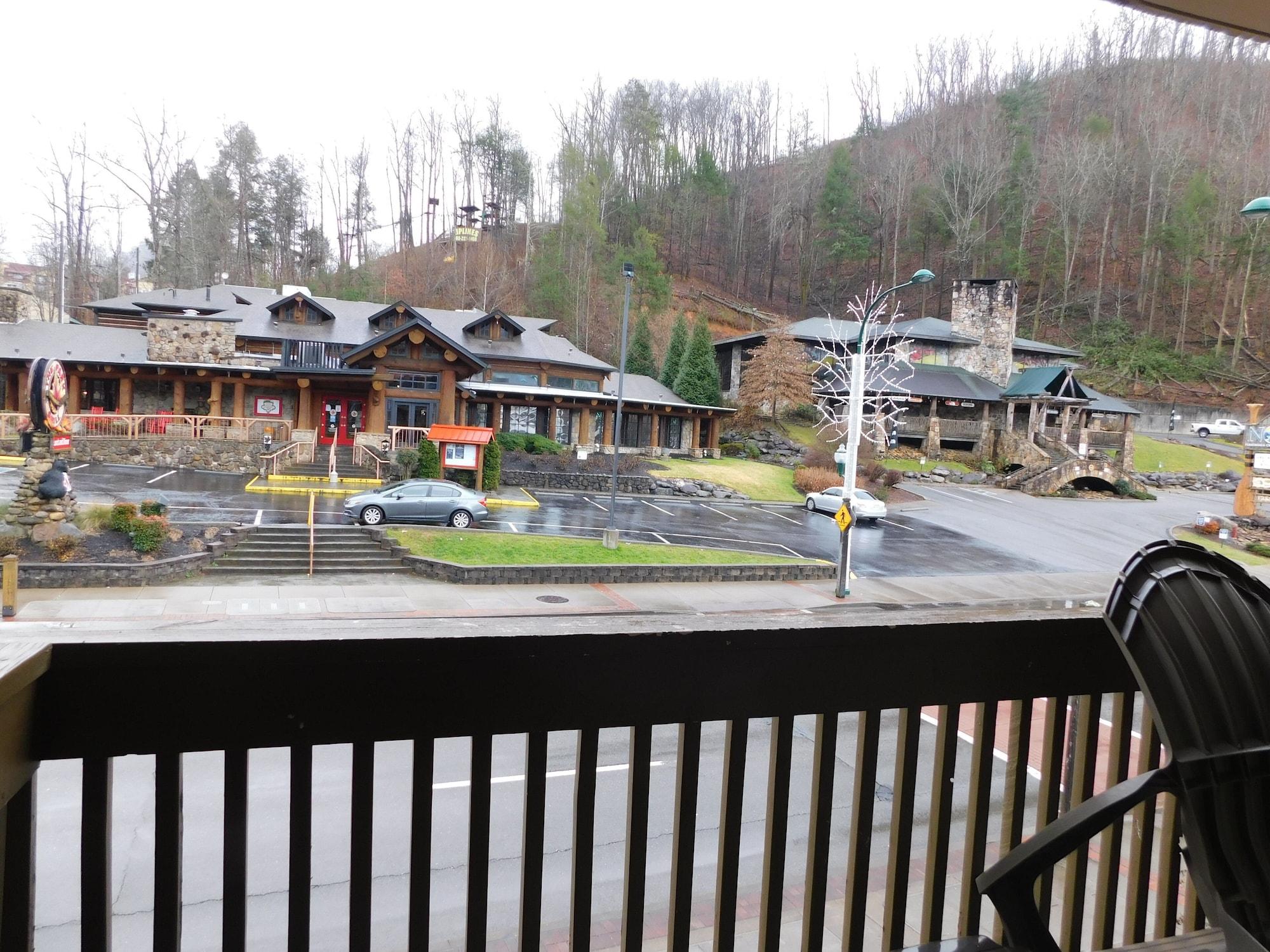 Days Inn & Suites By Wyndham Downtown Gatlinburg Parkway Kültér fotó
