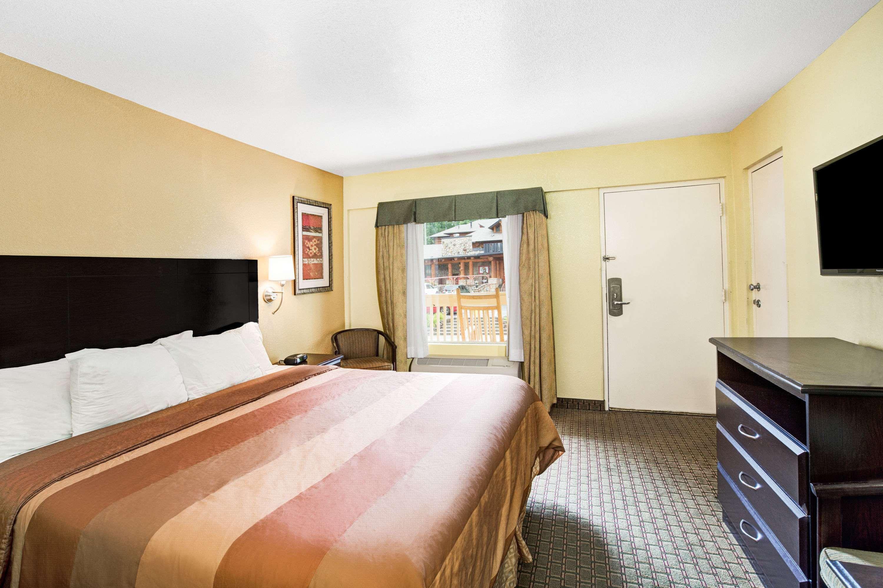 Days Inn & Suites By Wyndham Downtown Gatlinburg Parkway Kültér fotó