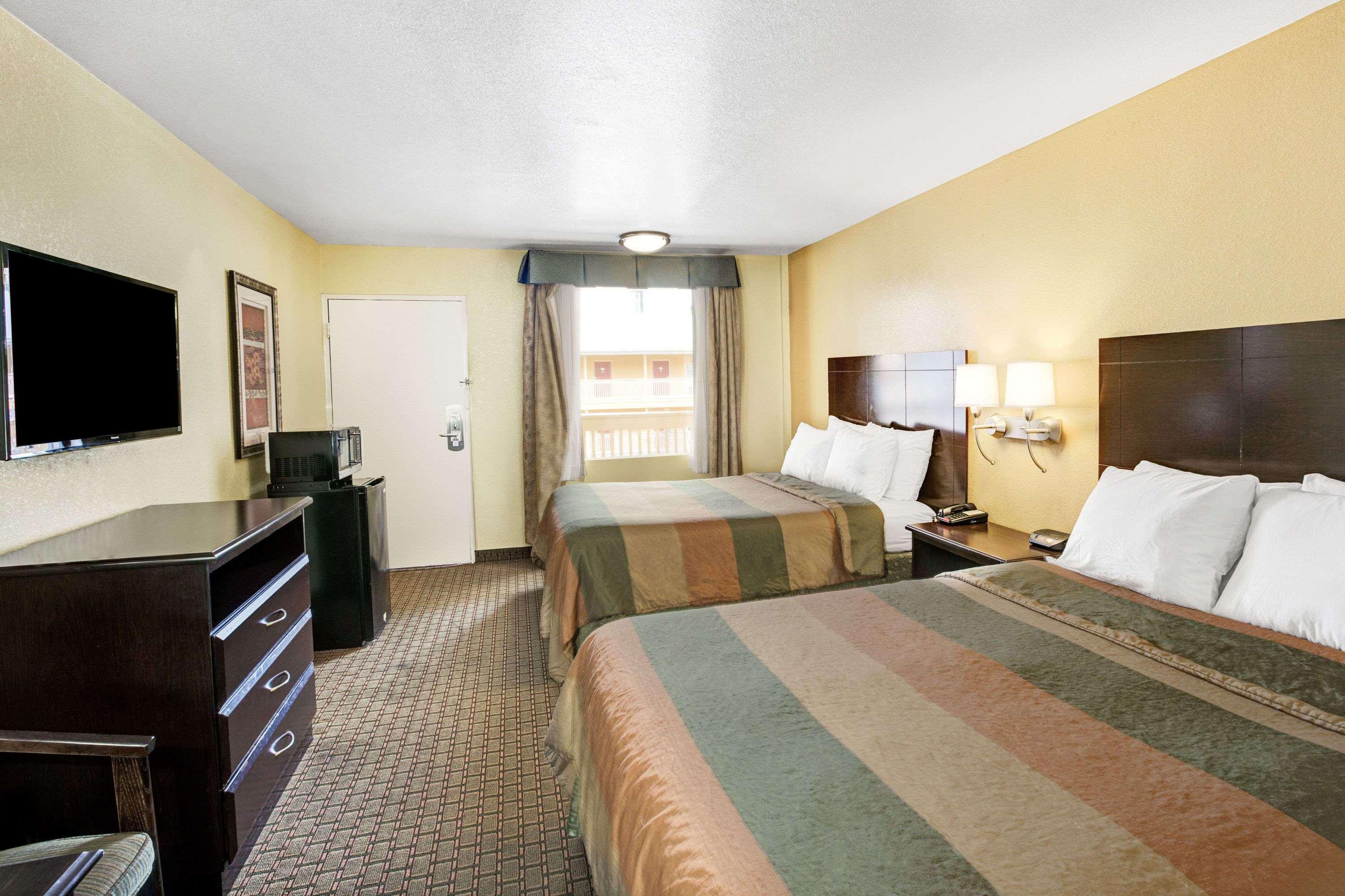 Days Inn & Suites By Wyndham Downtown Gatlinburg Parkway Kültér fotó
