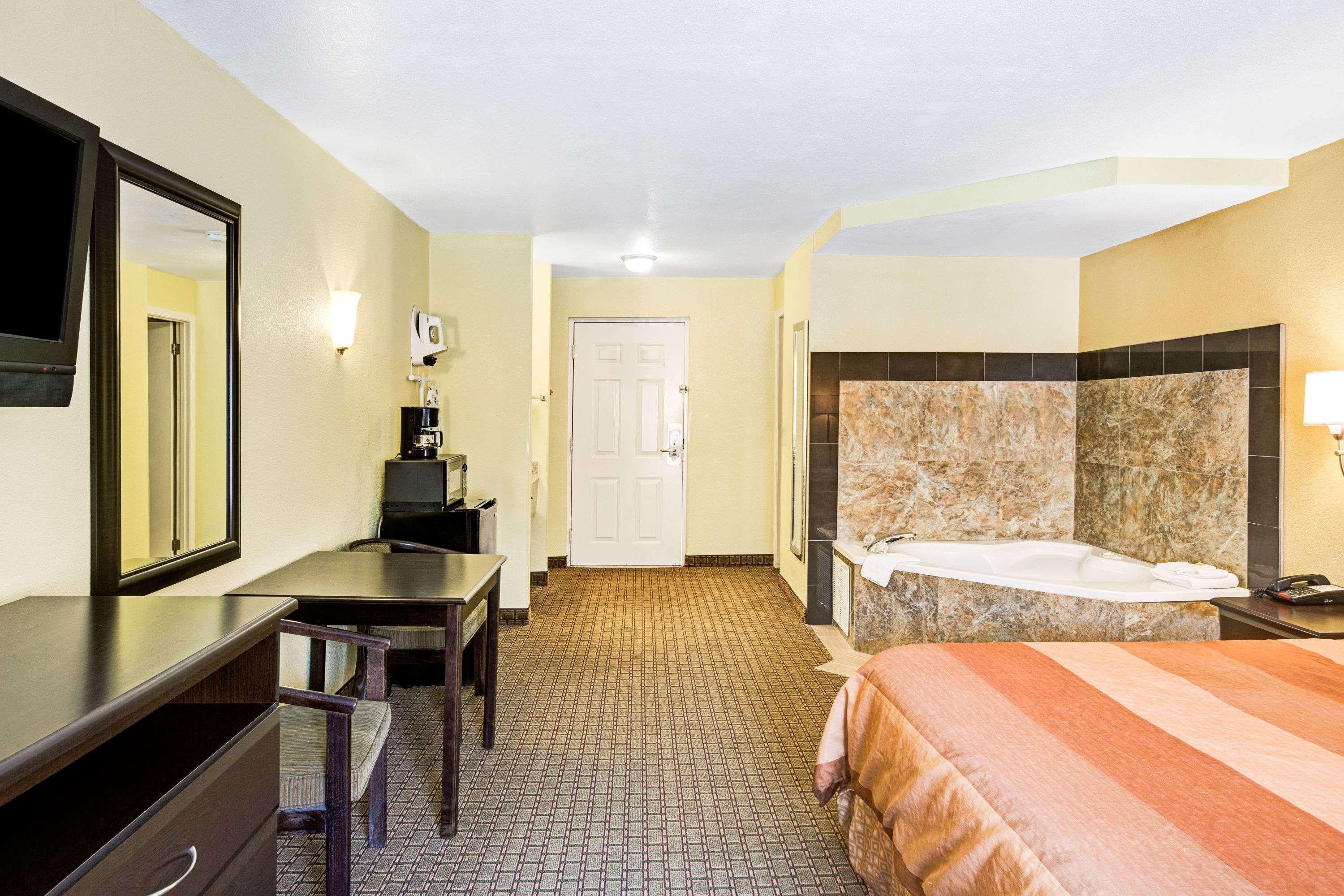 Days Inn & Suites By Wyndham Downtown Gatlinburg Parkway Kültér fotó