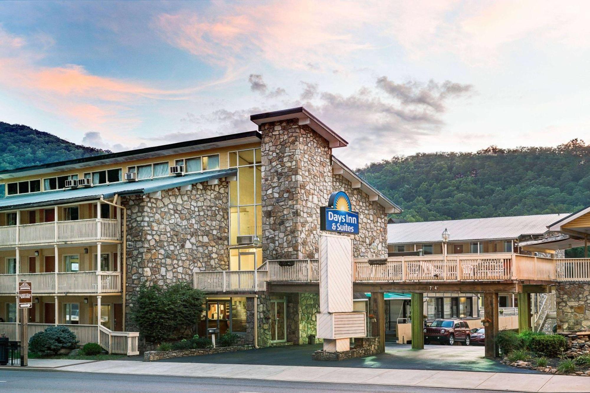 Days Inn & Suites By Wyndham Downtown Gatlinburg Parkway Kültér fotó