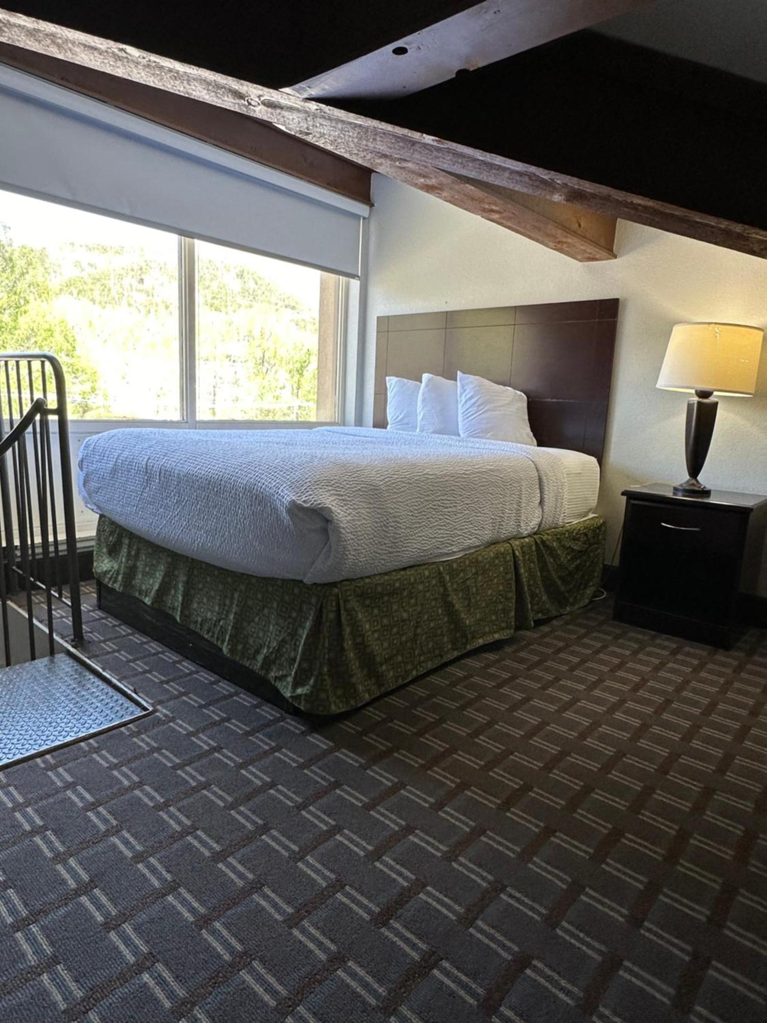 Days Inn & Suites By Wyndham Downtown Gatlinburg Parkway Kültér fotó