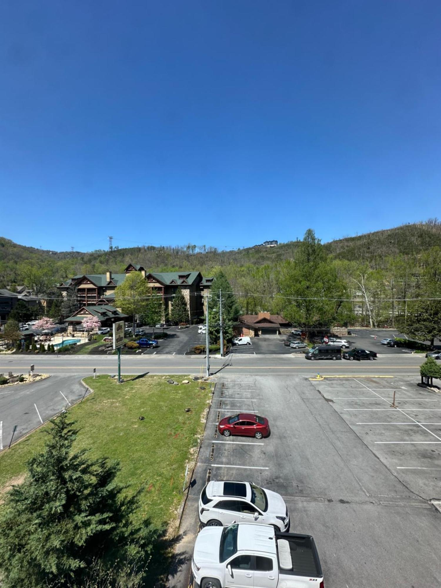 Days Inn & Suites By Wyndham Downtown Gatlinburg Parkway Kültér fotó